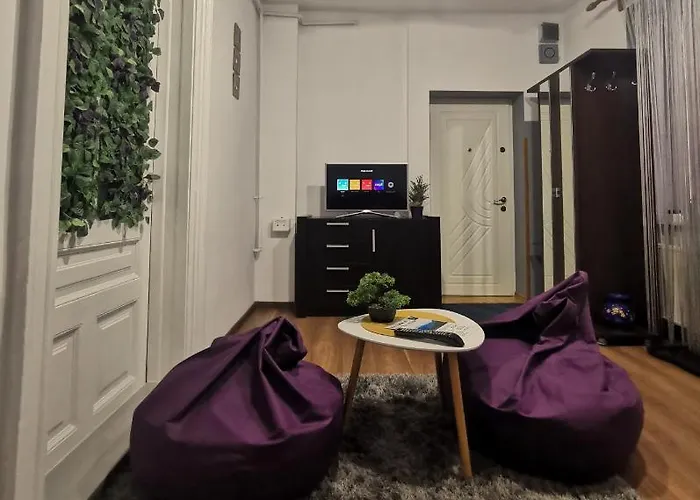 Fun House - Spacious Near Old Town